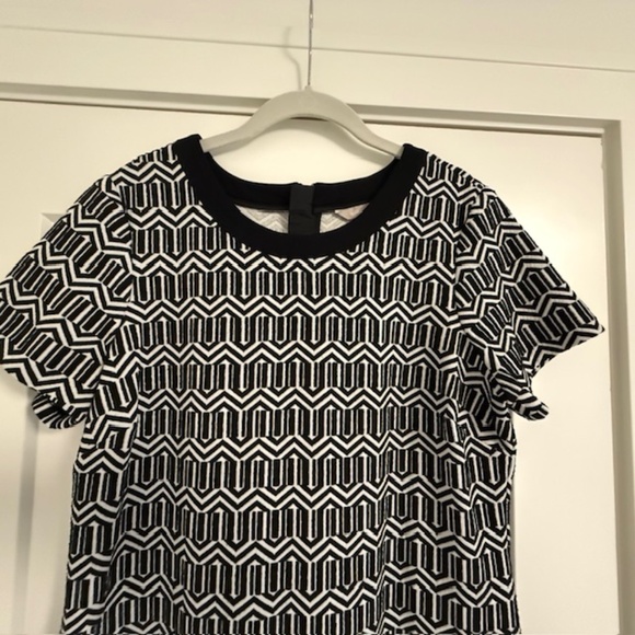 EUC Banana Republic Knit Geometric Black and White Dress Sz 14 Business Attire - Picture 4 of 9